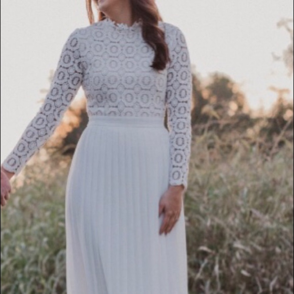 IVY CITY CO: Arabella Lace Dress - White